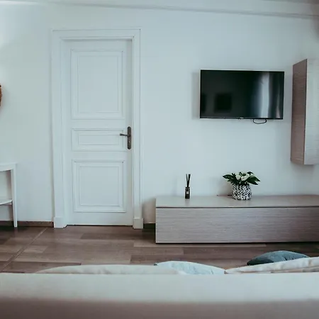 公寓 Attico In Centro - Elegante 克罗托内