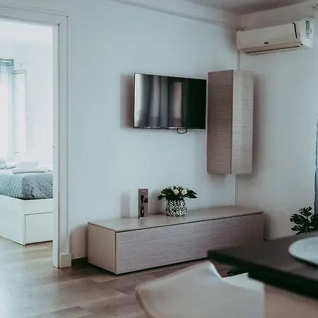公寓 Attico In Centro - Elegante 克罗托内